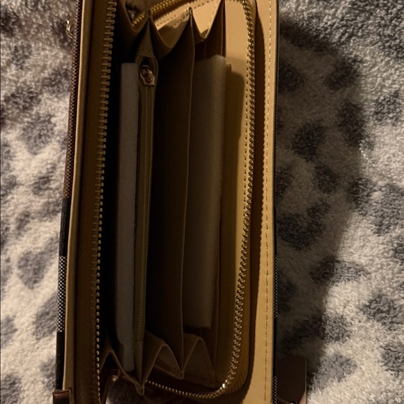 Deluxe Plaid Wallet with Wrist Strap NWT - Picture 4 of 7